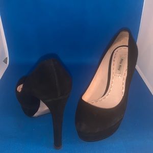 🔥 👠 Miu Miu black velvet Heels 35.5 EU is 5.5 US